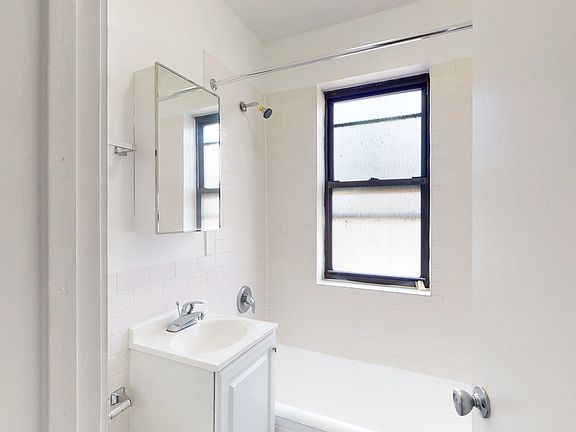 4th image of 4726-4740 S Woodlawn Ave #47305-1B