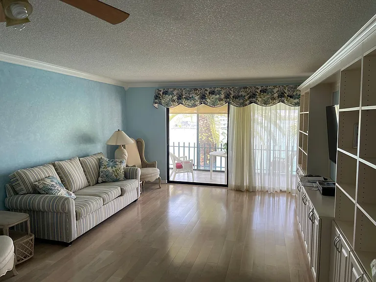 867 Bayway Blvd — Photo 8