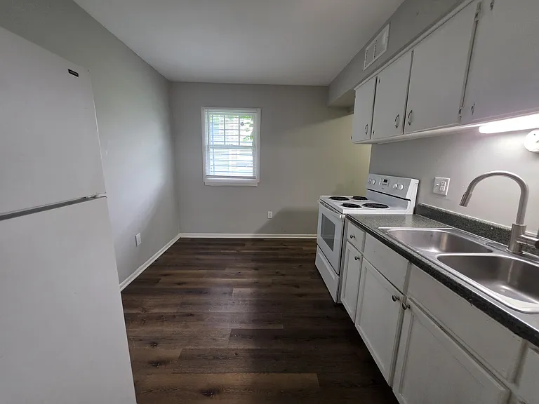 2404 Velma Ave — Photo 7