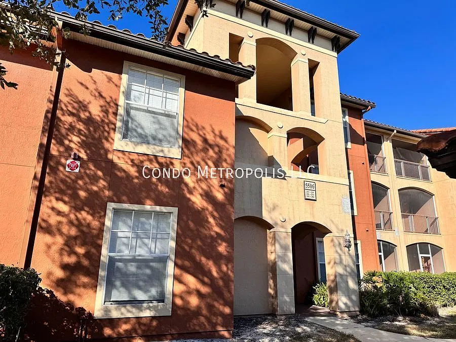 3 bed, 1295 sqft, $2,050 — Photo 1