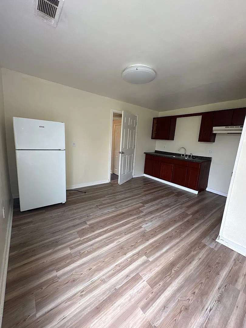 Central air and Heat 4 Bedroom home — Photo 3