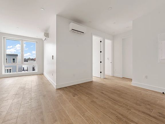 2nd image of 1694 Pacific St #2C