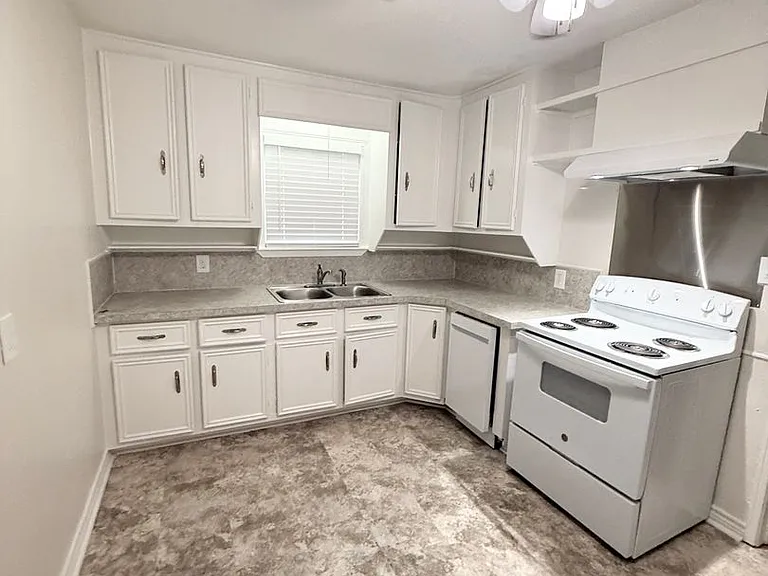 832 S Anderson St — Photo 7