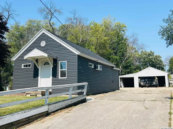 2244 23rd St SW, Mason City, IA 50401