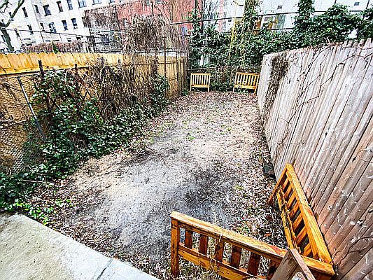 4th image of 318 E 104th St #1E