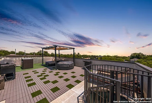 3 bed, 3.5 bath, 1557 sqft, $2,600 — Photo 3