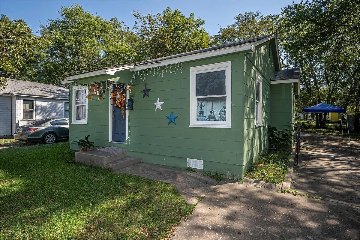 Building Photo - 808 NW #H