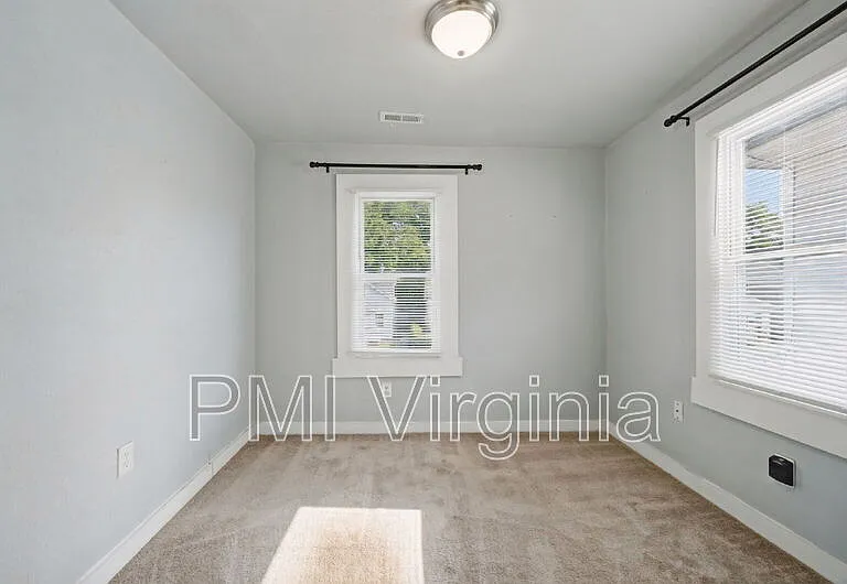 1035 W 36th St — Photo 21
