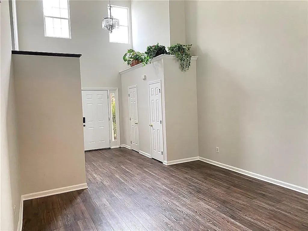3 bed, 2.5 bath, 1891 sqft, $2,290 — Photo 4