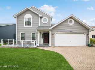 1300 Longford Cir, Elgin, IL 60120