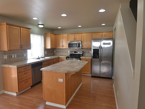 3rd image of 16525 135th Avenue Ct E
