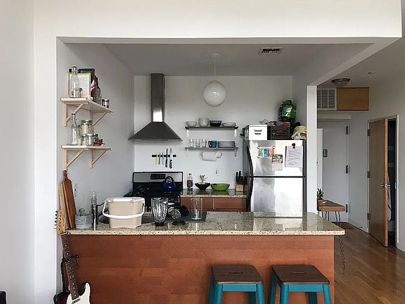5th image of 298 N 7th St APT 4B