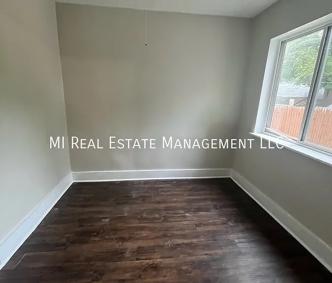 305 E Grove St #1 — Photo 7