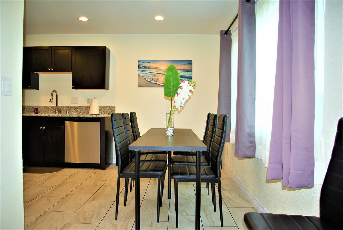 Building Photo - 2633 Highland Ave #5