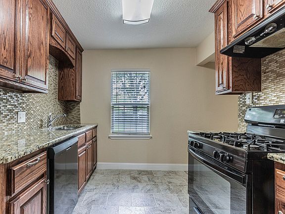 5th image of 2729 Proctor Ave