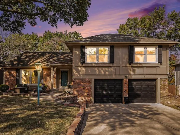 10628 W 102nd St, Overland Park, KS 66214