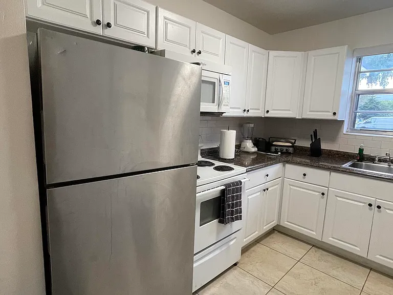 1401 N 16th Ct — Photo 5