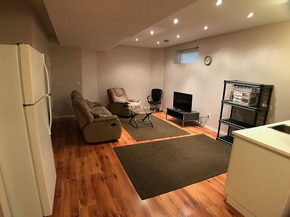 2nd image of 584B Walnut Cres