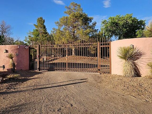 4th image of 625 Camino De Corrales Del Norte NE