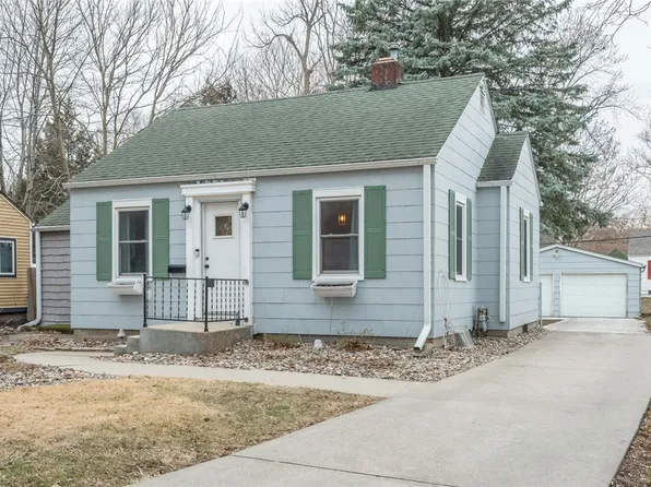 3932 Oxford St, Des Moines, IA 50313