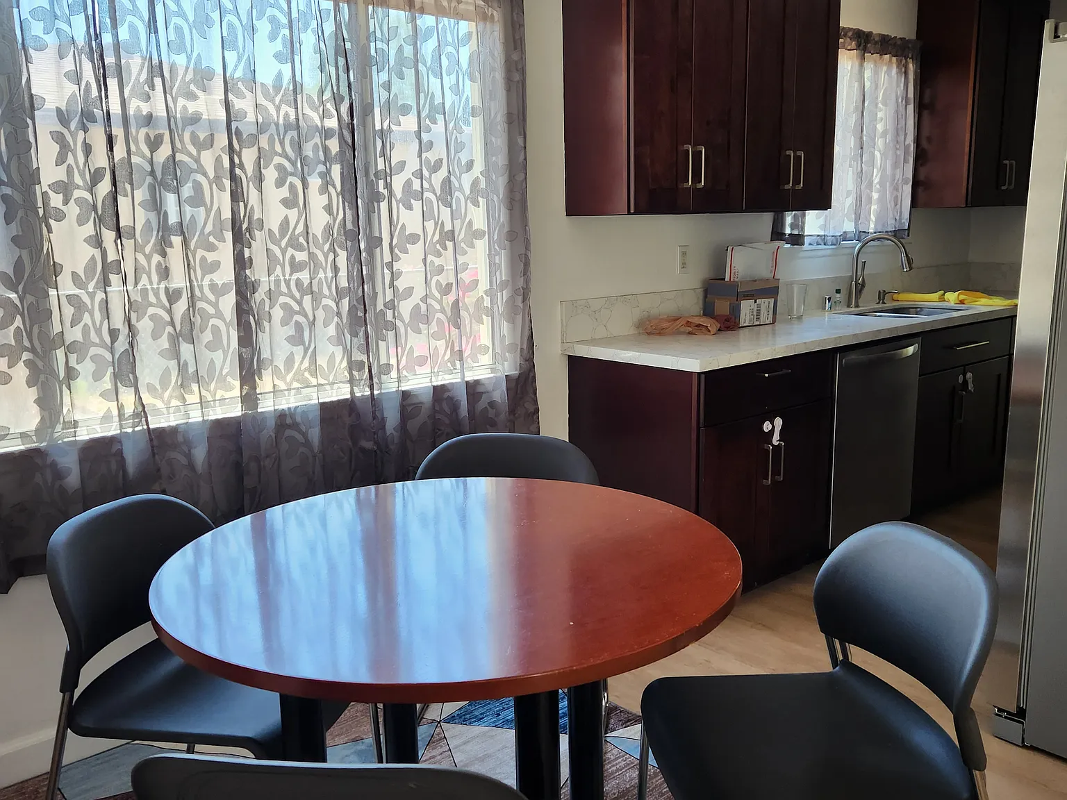2 bed, 1401 sqft, $900 — Photo 2