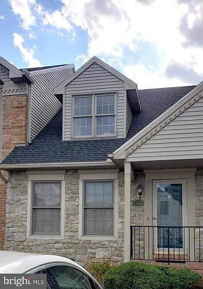 121 Cobblestone Ln photo 1