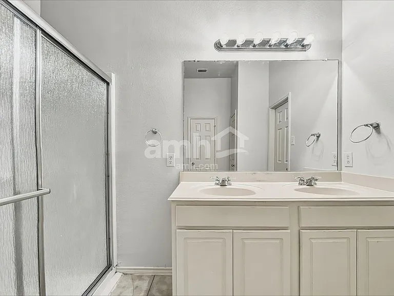 525 Drift St — Photo 11