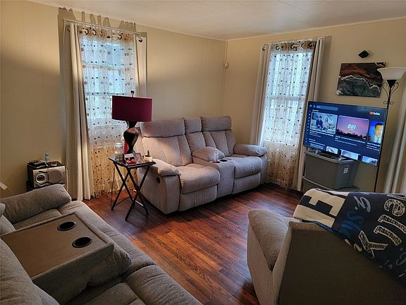 4th image of 45 Rush Ave