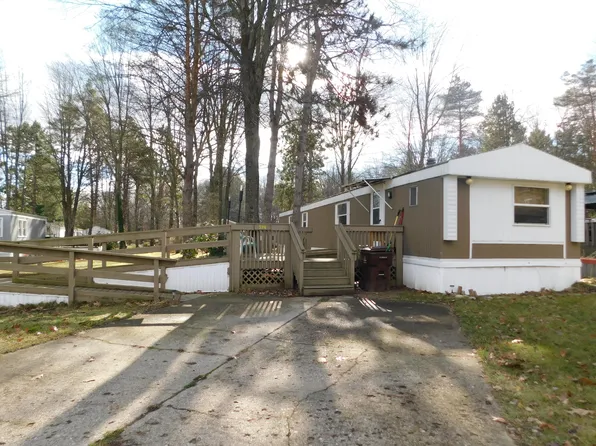 974 White Pines St, Sparta, MI 49345
