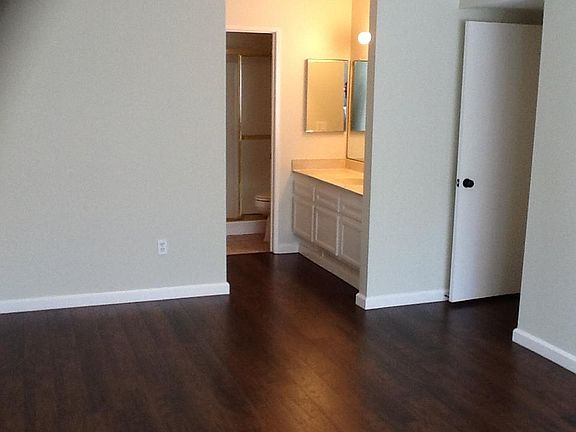 3rd image of 359 N Melrose Dr Unit C