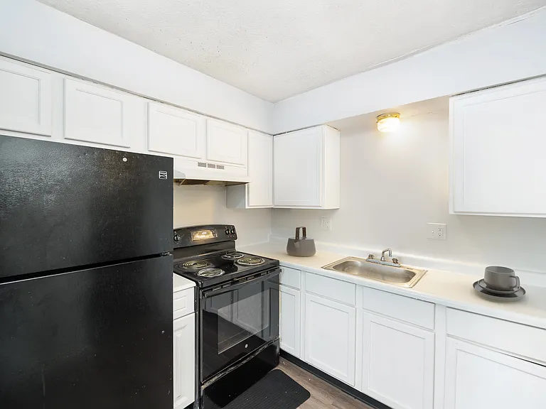 Marten Court — Photo 8
