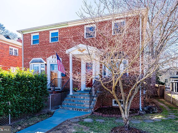 3rd image of 2408A Burke Ave