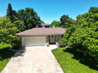 10520 W Monastery DRIVE, Franklin, WI 53132