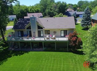 975 W Shore Dr, Fox Lake, IL 60020
