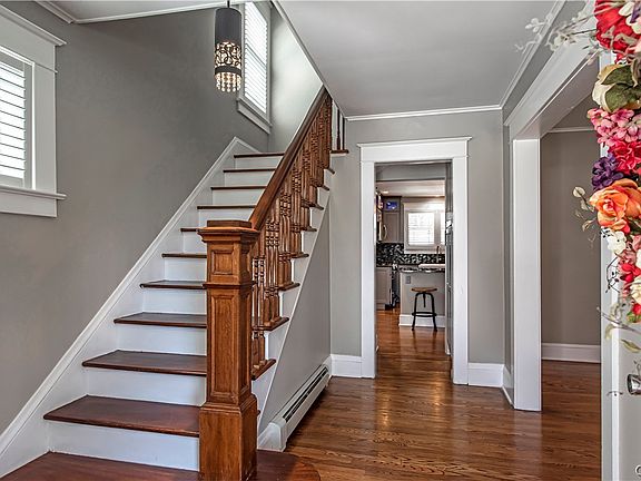 3rd image of 205 W Pine St