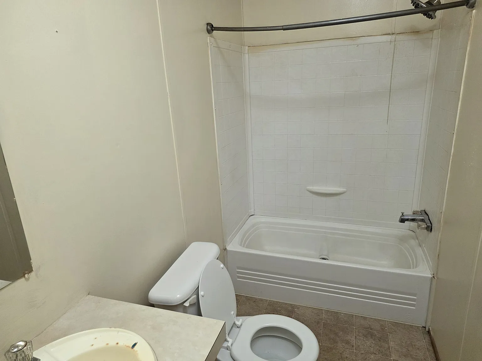 3 bed, 1200 sqft, $1,095 — Photo 4