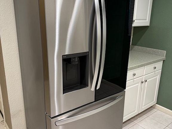 3rd image of 10 White Lily Ct