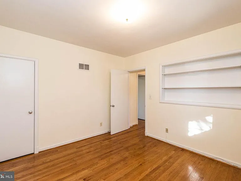 9322 W Parkhill Dr — Photo 6