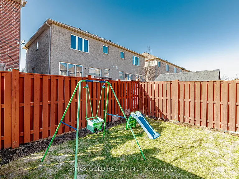 93 Footbridge Cres #UPPER LEVEL ONLY — Photo 24