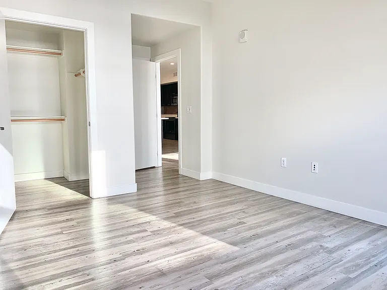Urbana East Village Rental Flats — Photo 44