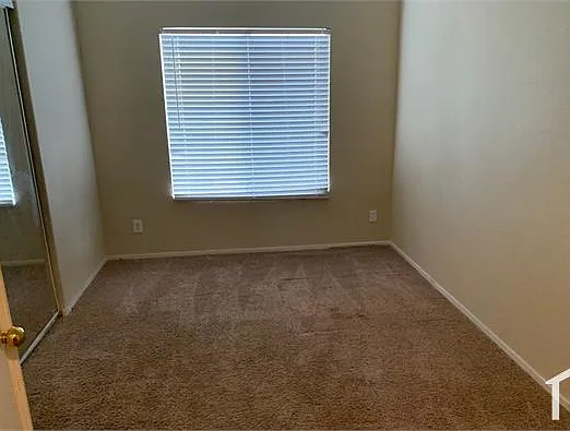 1900 N Torrey Pines Dr #116 — Photo 7