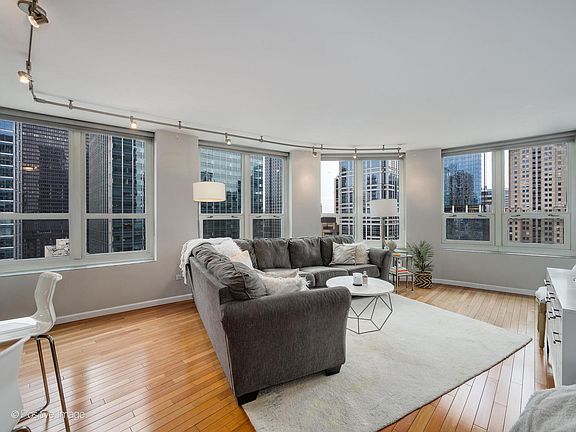 3rd image of 345 N La Salle Dr APT 3006