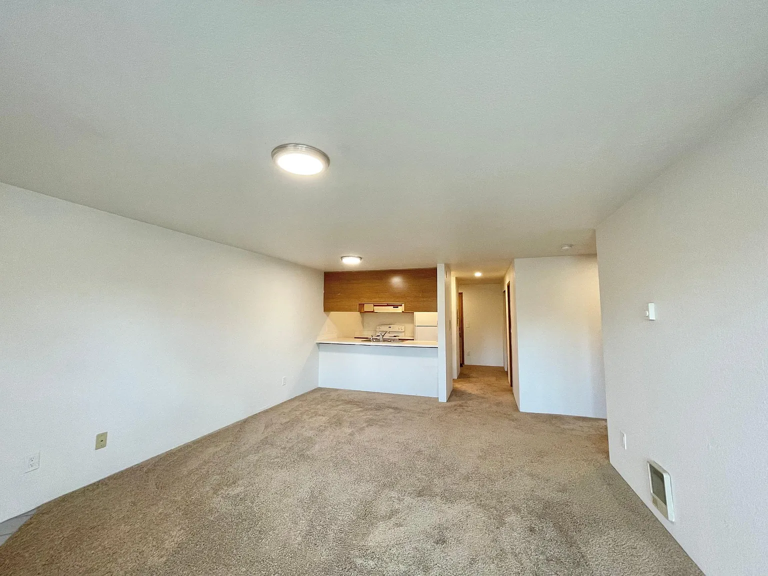 2 bed, 1.5 bath, 850 sqft, $1,600 — Photo 2