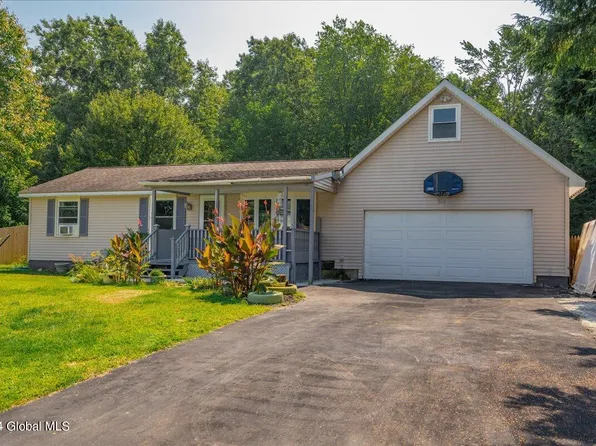 23 New Britain Drive, Gansevoort, NY 12831