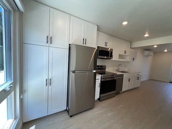 3rd image of 4661 Florida St #101