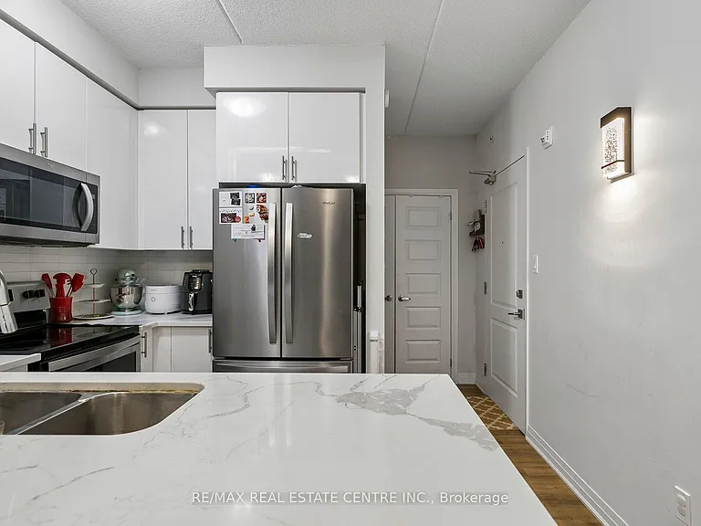 610 Farmstead Dr #102 — Photo 14