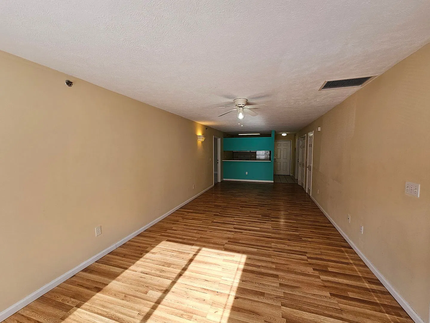 4 bed/4 bath - A/C, W/D, Walk-in closets, pool - Available 6/2/2027 — Photo 2