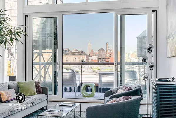 Rented by Coldwell Banker Warburg | media 16