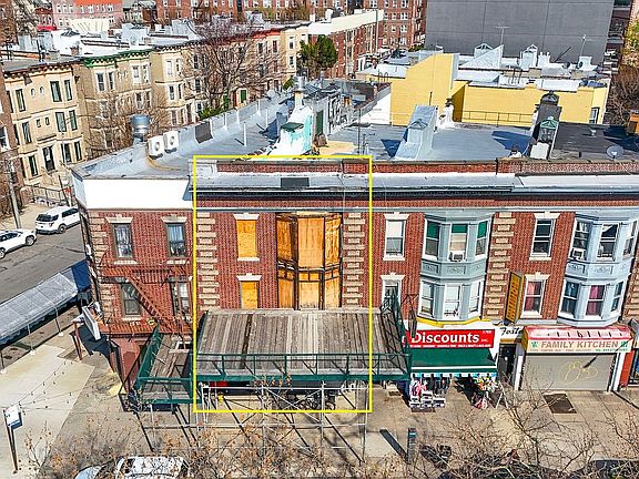 4th image of 1703 Foster Ave