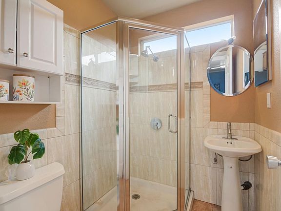 5th image of 2429 Greengate Dr